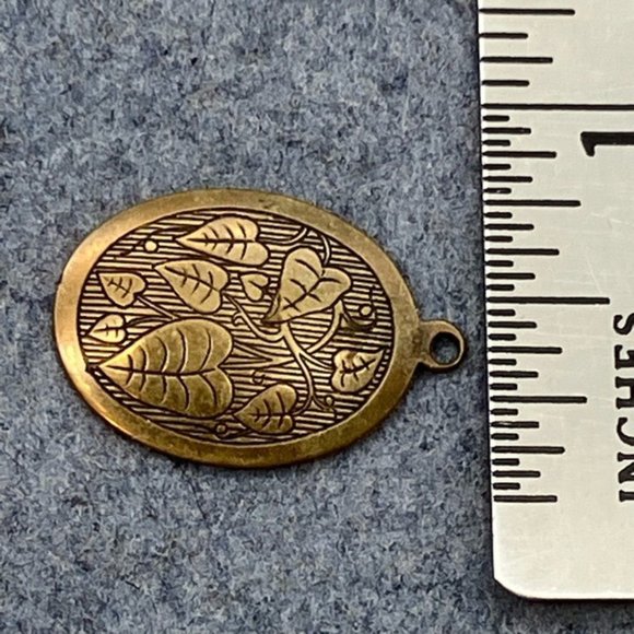 Vintage Retro Leaf Pendant Gold Bronze Oval Leaves Black Etching Soft Girl - Picture 5 of 5